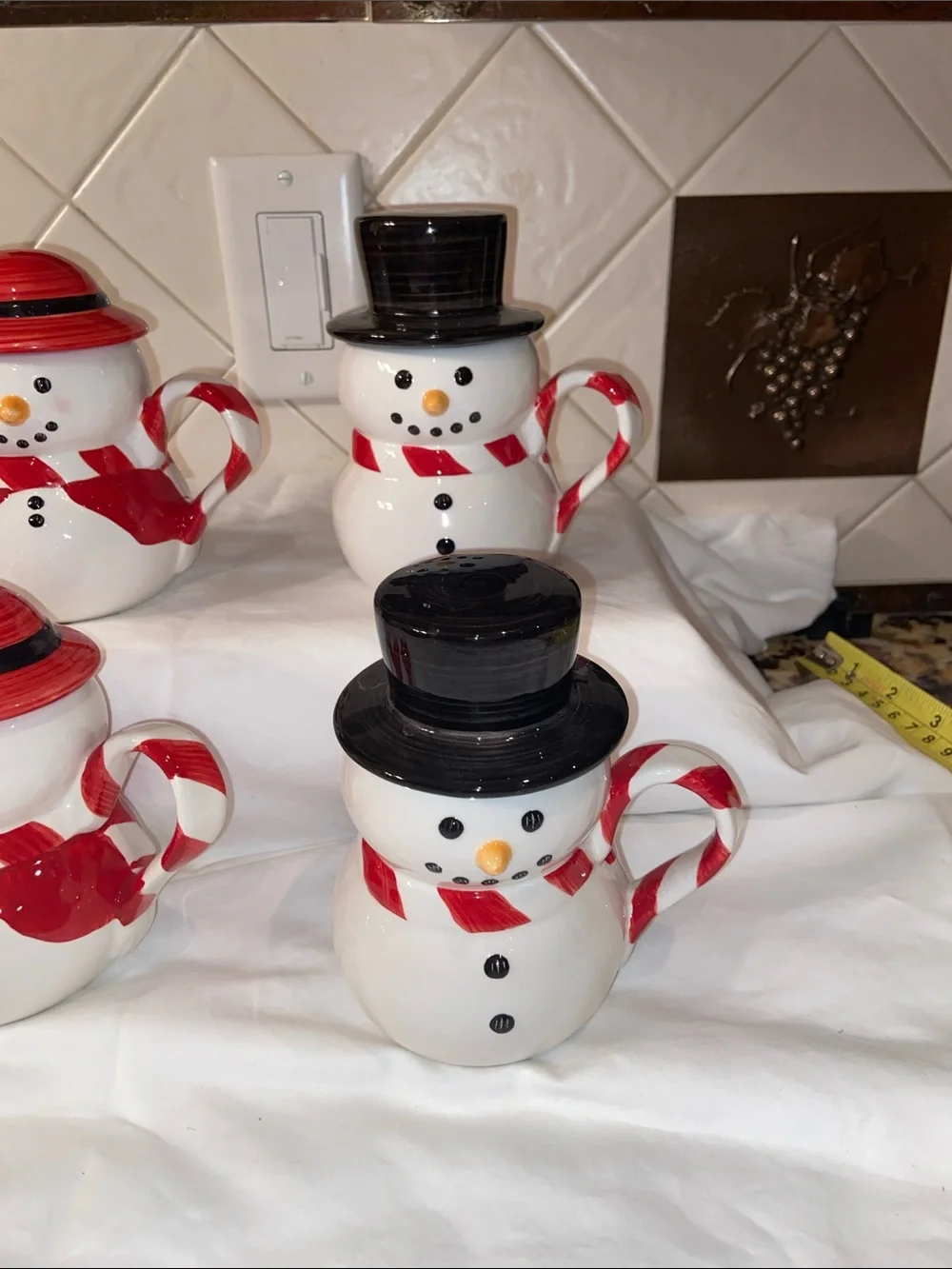 RARE Like new Williams Sonoma Holiday Snowman Snowmaid Mugs Set